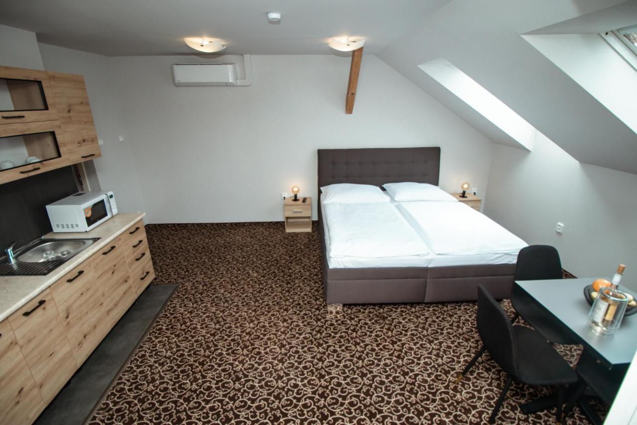 Hotel Brixen Praga Esterno foto